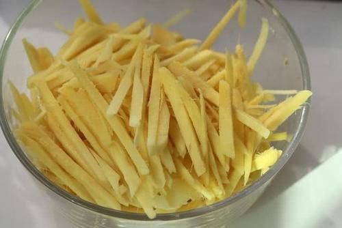 它是细菌的“天敌”,家家户户都有,每天喝1杯,杀菌防感冒!