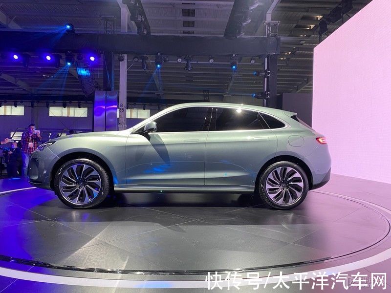 续航|华为放猛料了！赛力斯发布中型豪华SUV，预售25万起/续航超1000km