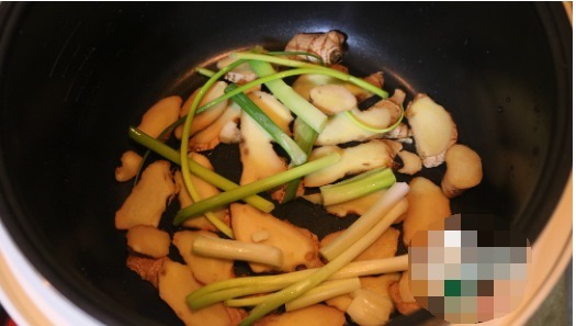 家人都爱吃这菜，贵是贵点，鲜香味美，煮一锅都不够吃