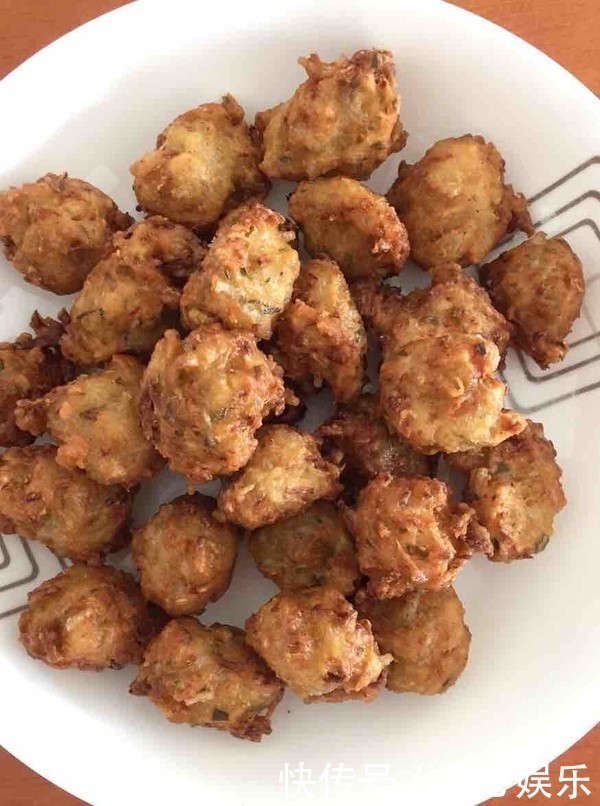 40年大厨炸丸子的秘诀:掌握这个技巧,包你炸出圆润香酥的丸子