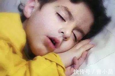 不良习惯|这样的睡姿你家宝贝是否也有呢?其实这都是口呼吸惹的祸!
