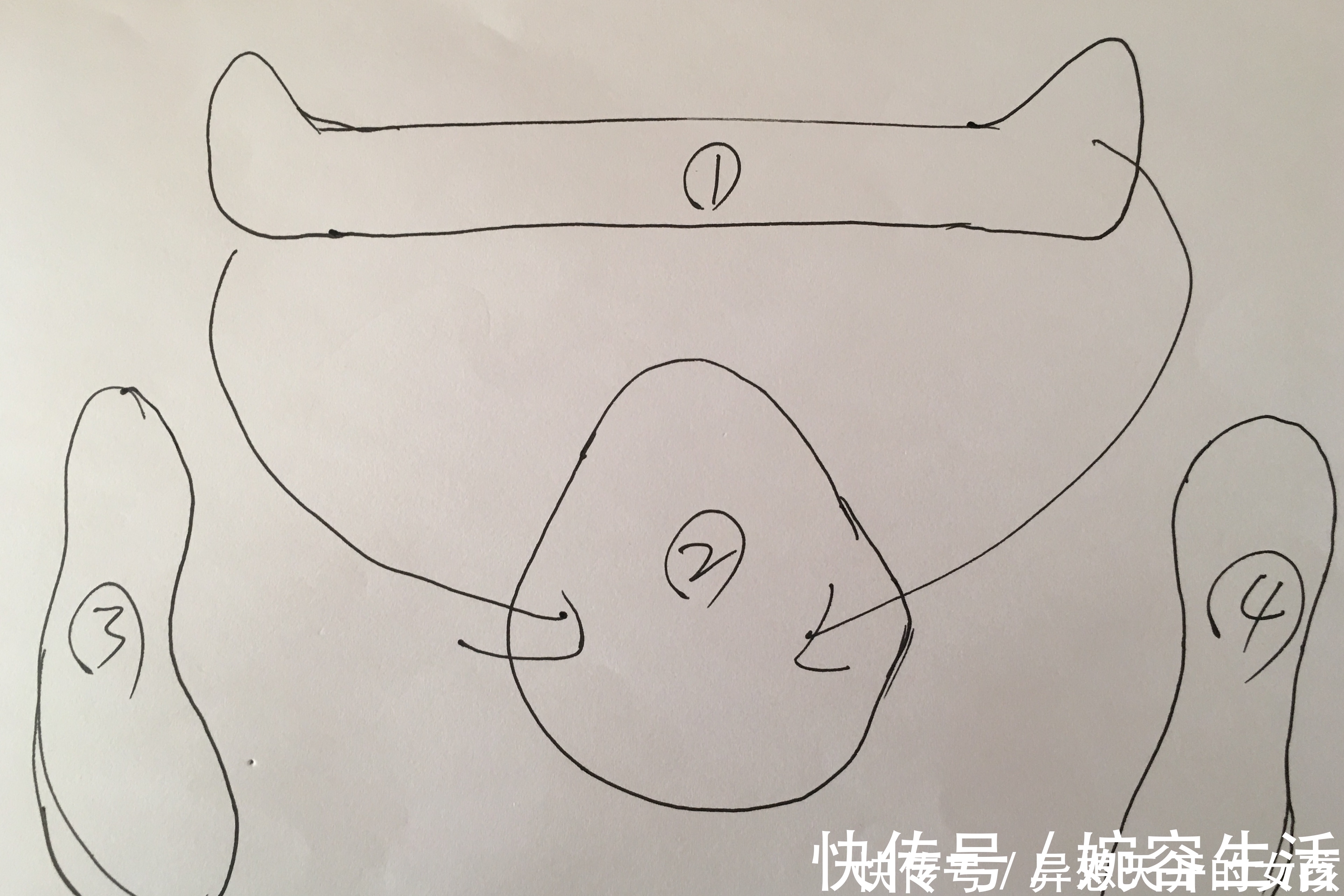 用女儿的旧衣服给她做的小鞋子,适合在家里穿