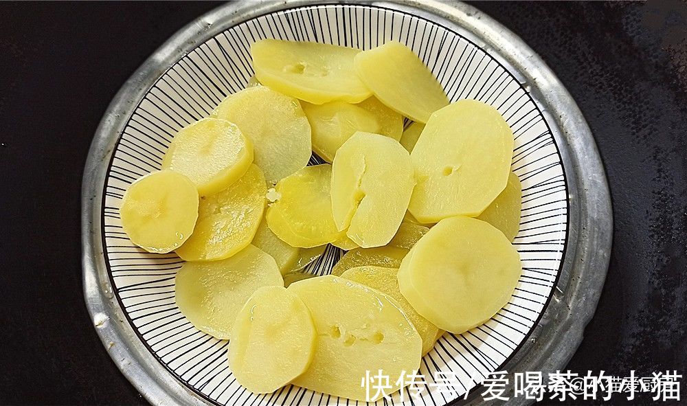 土豆这样做孩子可以吃掉一大盘，外酥里糯特别美味，好吃又简单