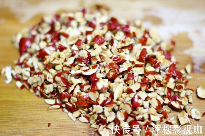 面粉只会做包子馒头不如做成发糕,一拌一蒸,又松软又香甜