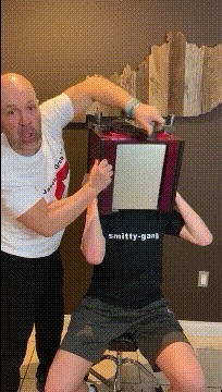 |搞笑GIF:这套动作真危险 到底是男的累还是女的累