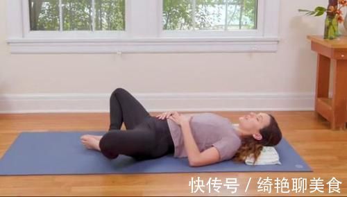 双手|忙碌的打工人，每天做4个瑜伽动作，放松身心，赶走疲惫，还助眠