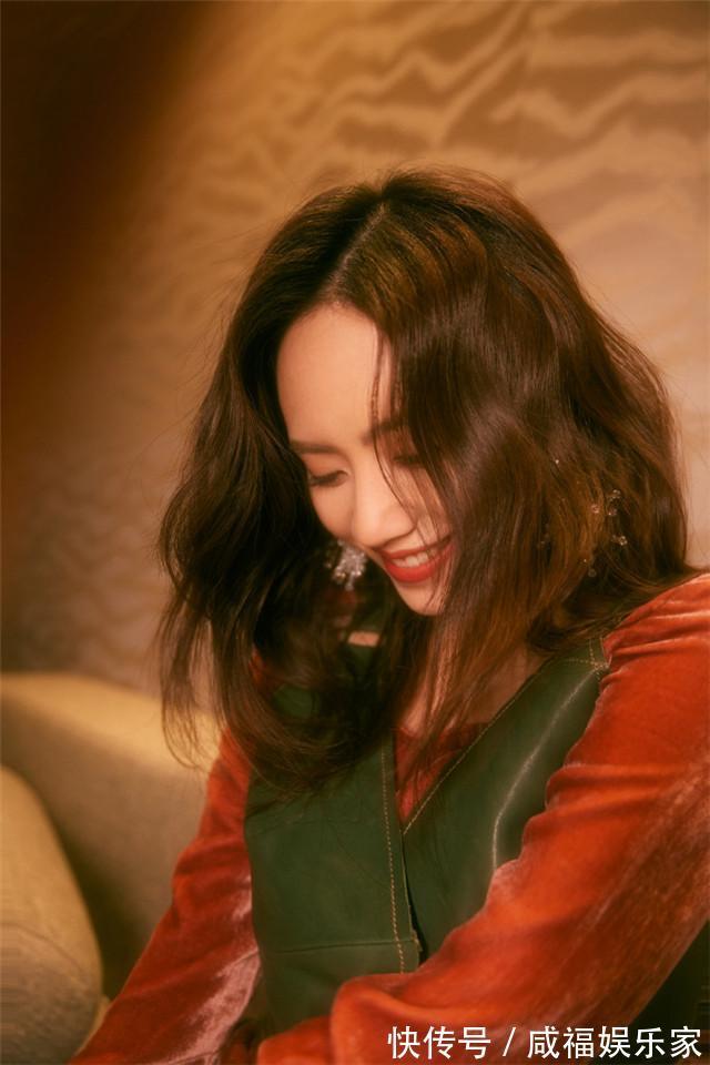 纹理烫 女人50岁后,别再剪短发了!今年流行这些发型,时髦减龄又气质