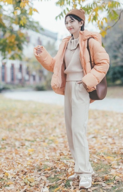 小姐姐|这才是潮人该有的穿搭,四种“亮色”羽绒服让你气质倍增,超洋气