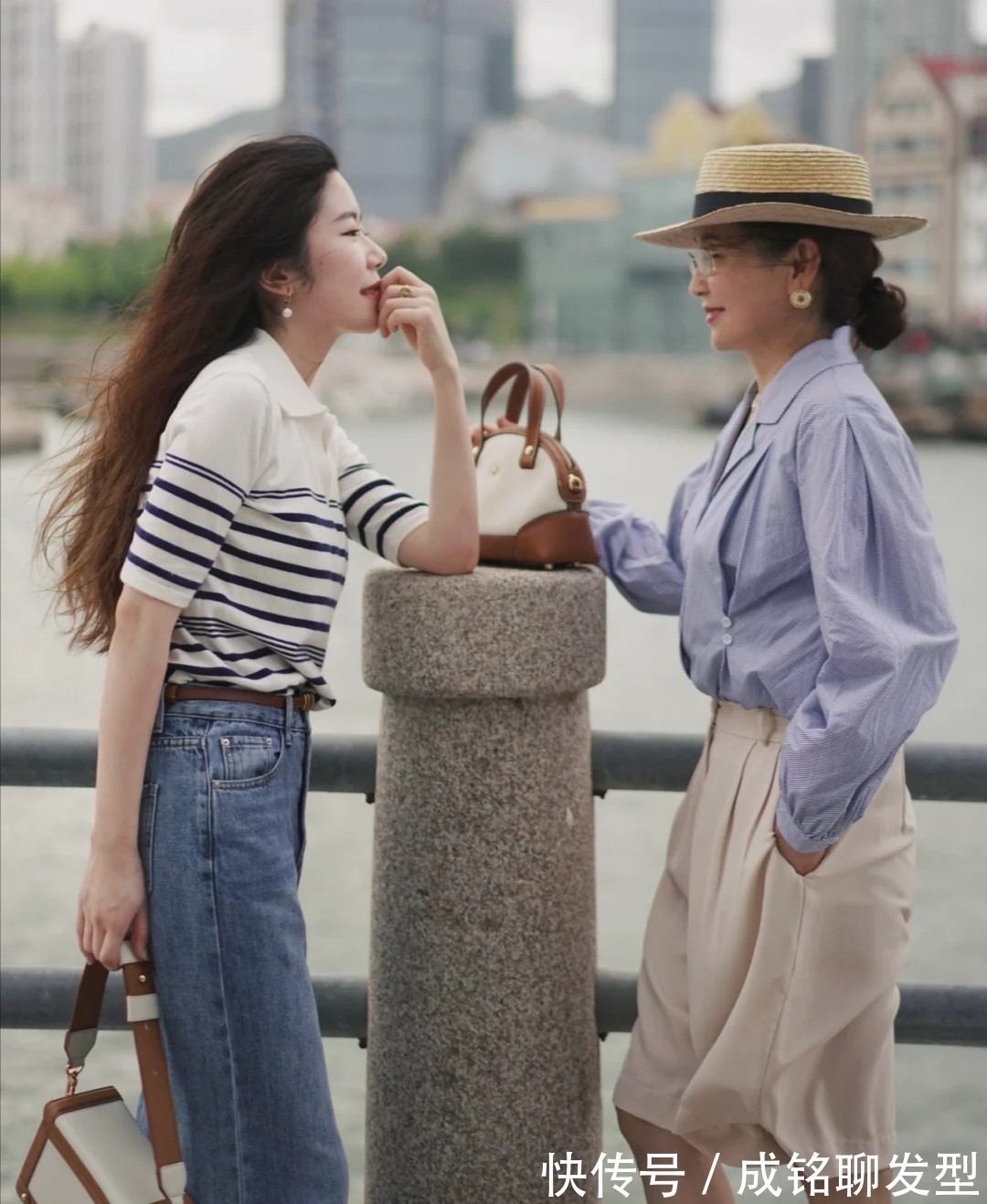 丝巾|陪妈妈一起变美,几组“神仙”母女的减龄穿搭,舒适优雅又显年轻