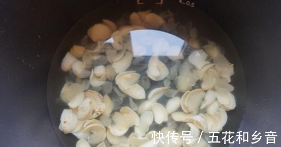 满满胶原蛋白的皂角米紫薯甜汤,甜糯可口,制作简单还好吃!