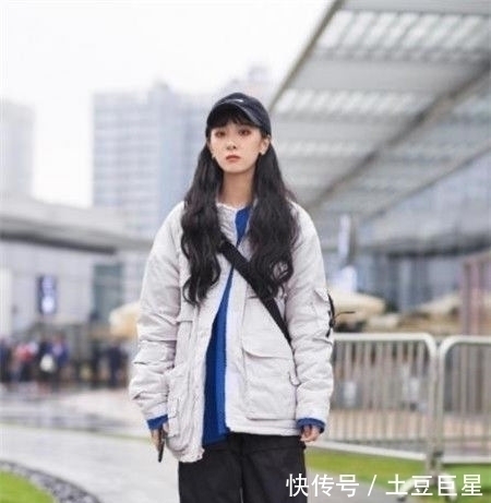 如同|小姐姐肤白貌美,身材高挑,经典的黑白配,如同仙女一般