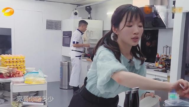  沟通|帮赵丽颖和黄晓明打破沟通障碍，不起眼的李浩菲才是职场真狼人