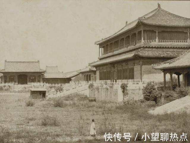 乾清门|1901年的故宫, 到处长满了杂草, 尽显破败之相