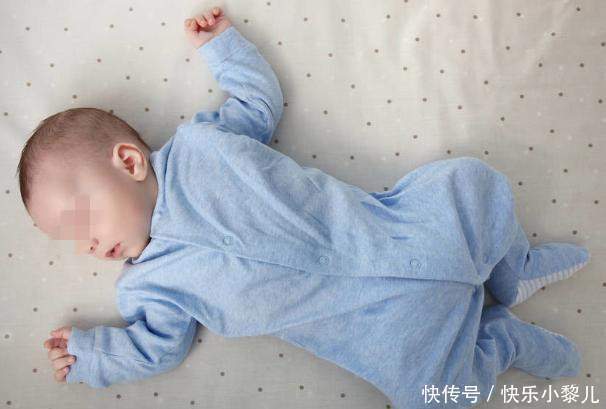 父母|为什么孩子睡着后,会摆出“投降”的姿势?原因其实很简单