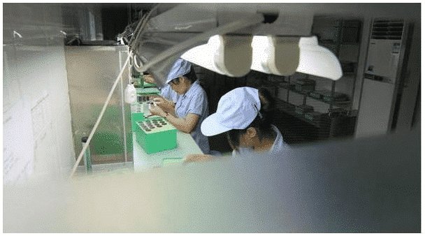 广州大量仿制名表欲销往欧美被查! 新品被完美拆解复制只需10天!