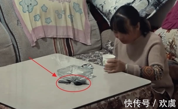 心肌缺血|变形计:村妇突然犯病,桌子上的一物惹争议,网友:能走点心不?