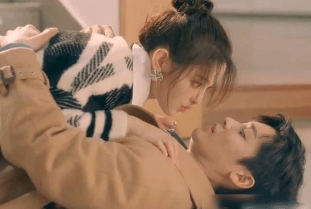 极限17 杨超越是不是糊了?若不是侯明昊,谁还记得她