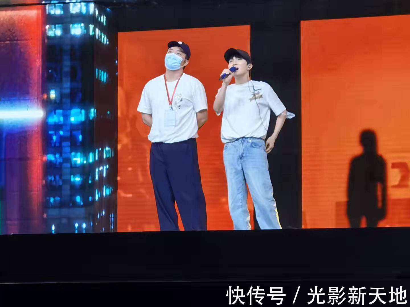 周深|大湾区音乐会彩排现场曝光:素颜王菲显老,周深反复排练