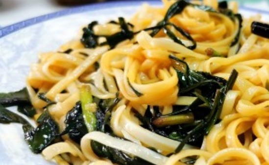 冲洗|洗韭菜,只用水冲等于没洗!教你1招,洗去农残,鲜嫩美味又干净