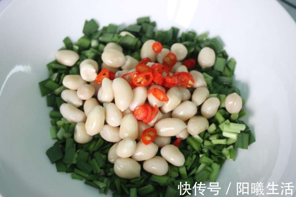 虫眼|韭菜换一种吃法，搭配花生仁，健康美味