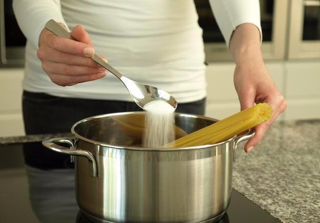 苦瓜泡水|血糖高的人，少吃3种食物！控制好血糖，谨记喝3水，动3处