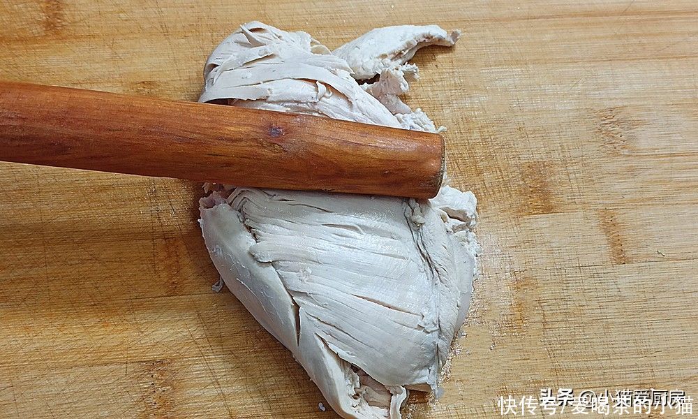 做法|教你不一样的棒棒鸡制作方法，做法简单，成菜咸香微辣，爽口好吃