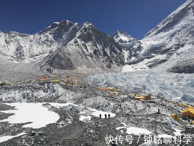 登山|珠峰著名的遗骸：绿靴子，已成登山地标，时隔20多年为何不安葬？