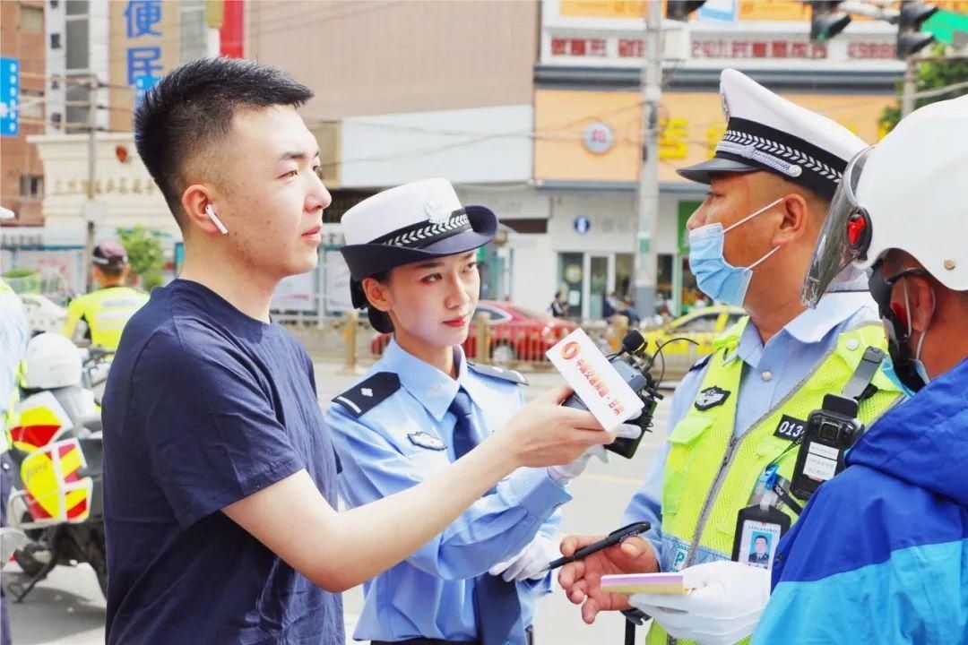 警队|记者节，致警队里的小编们！