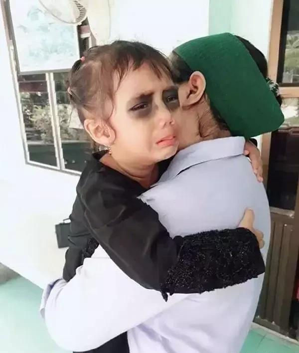 宝妈|小孩沉迷手机怎么办？宝妈简单一招“制敌”，网友：简单又粗暴！