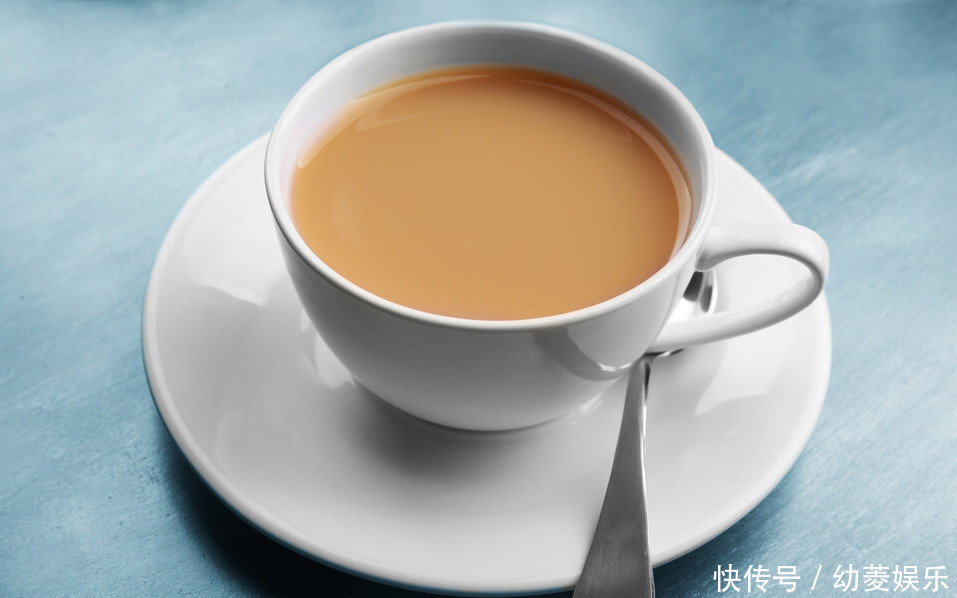 秋天的第一杯奶茶,教你在家做,10分钟就搞定,5块钱喝过瘾