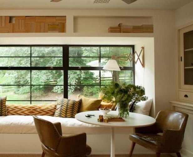 承重墙|头回见飘窗顶部打一排壁龛,不影响大小还能收纳,有点意思!