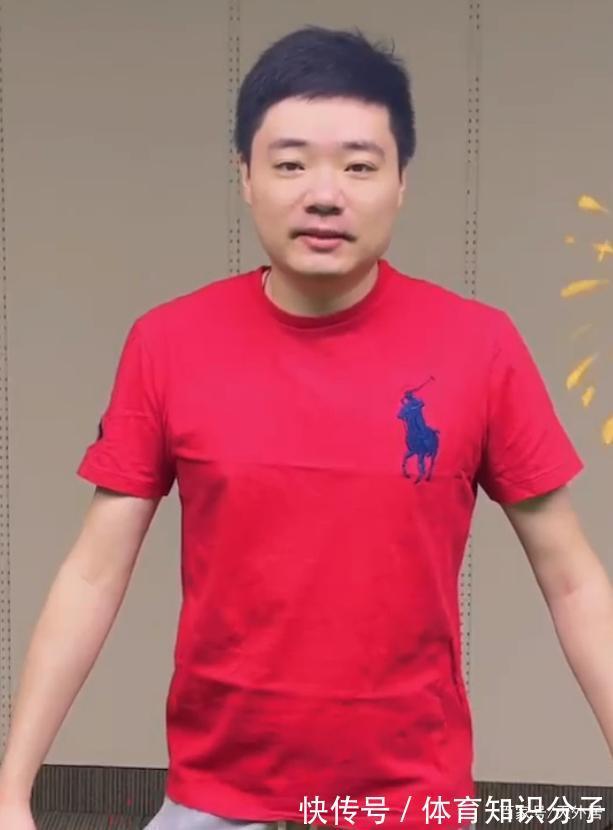 中国乒乓球队|除夕夜,宁泽涛一袭红衣,女排国手丸子头,孙一文“左拥右抱”!