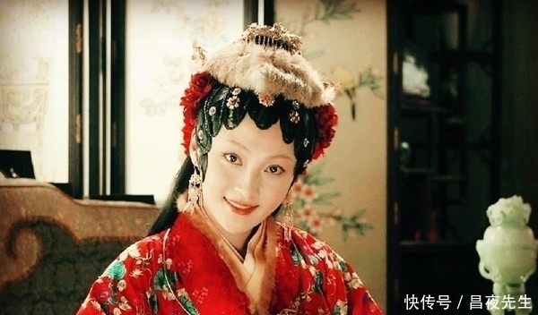 薛家#王熙凤敢随意调侃林黛玉,为何从不开宝钗玩笑:这才是棋逢对手