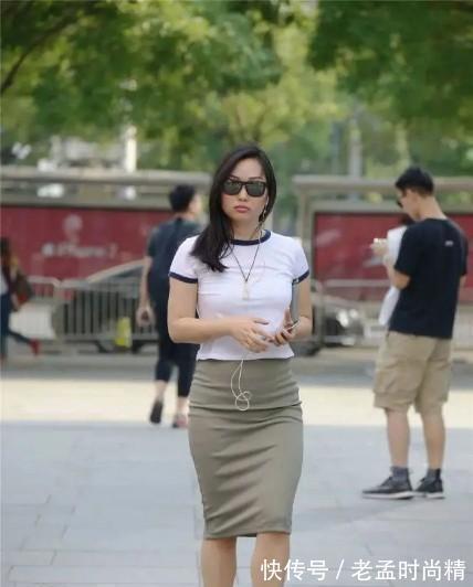 魅惑|连衣裙带来魅惑体态,搭配更显亲和力,更显清纯动人