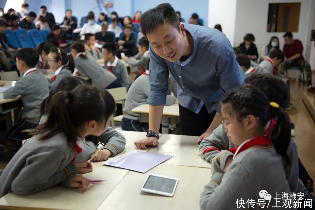 会“说话”的数据！静安举行小学人工智能教育教学展示活动→