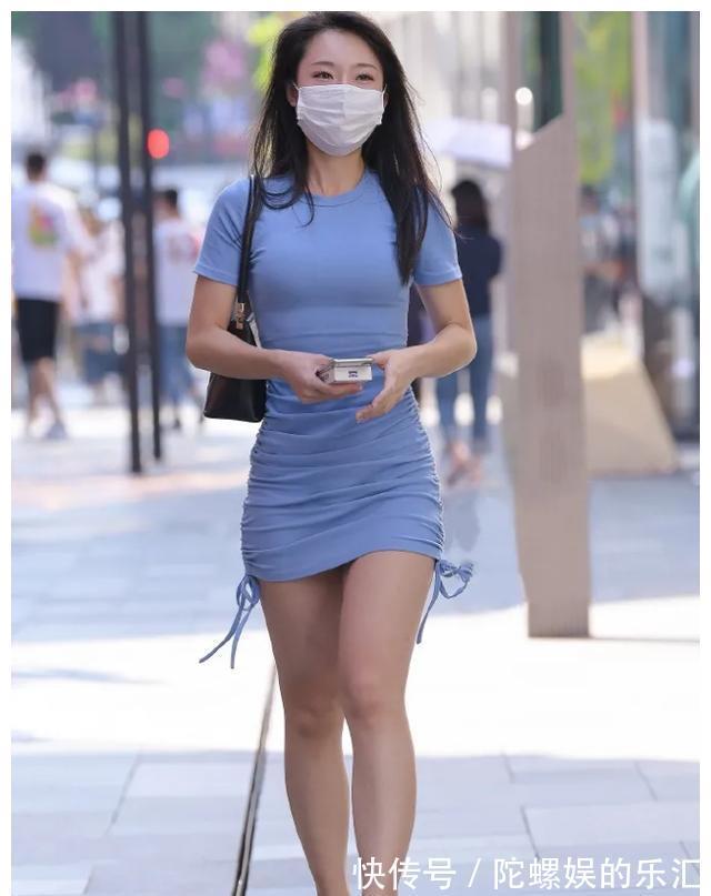 小姐姐|牛油果色吊带裙,让水润的肌肤更显洁净白皙,时尚性感