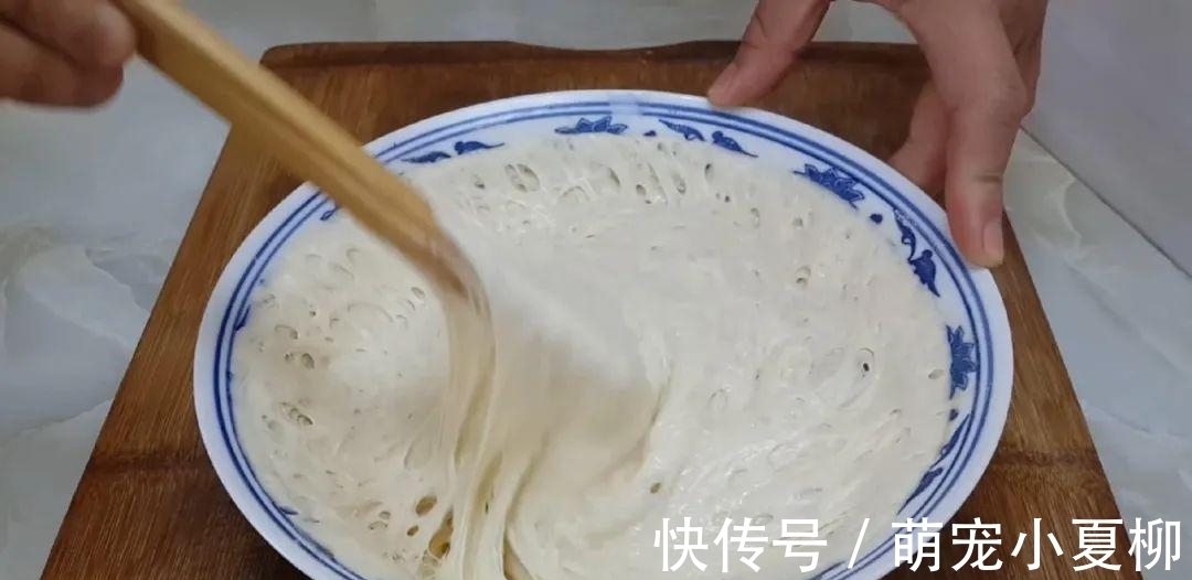 油条这样做才简单，冰箱里一放，简单又好吃，学会天天不起早