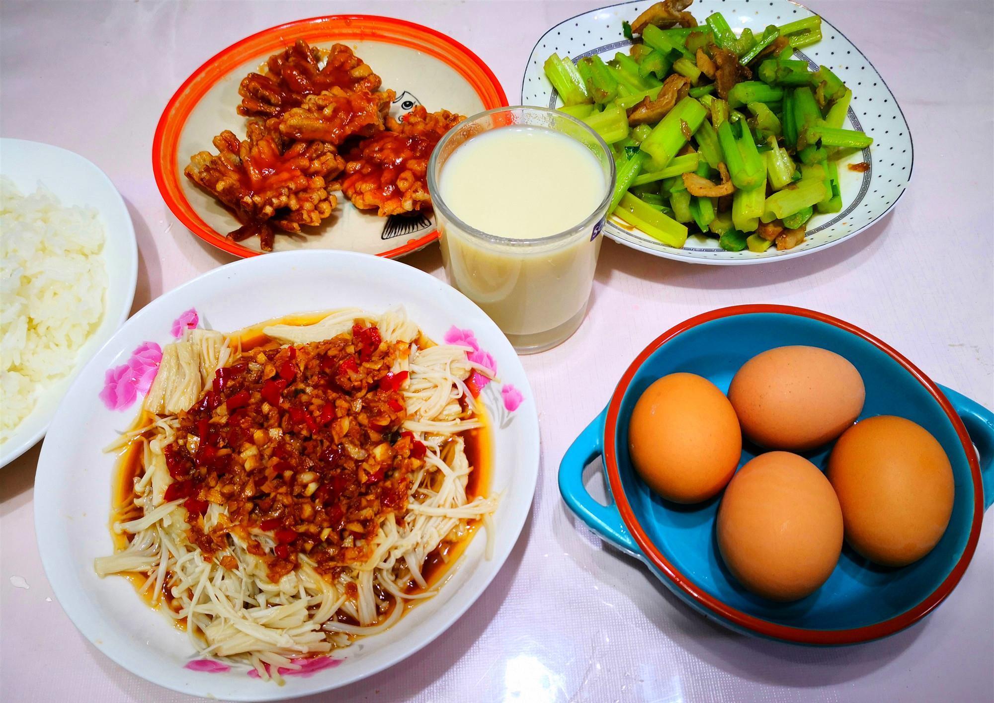 晒晒媳妇做的早餐，营养丰富又解馋，做法却很独特，很多人没吃过