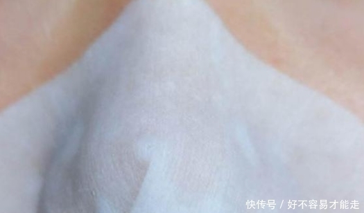 女生|女生“黑头”反反复复?睡前若能坚持3习惯,“草莓鼻”再也与你无缘!