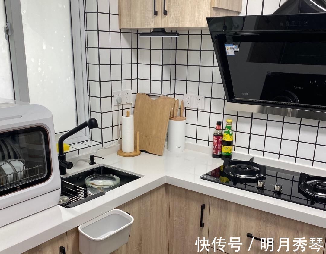 原木色|她家花了三个月装修完工,不做电视墙,不做吊顶,越简单越耐看