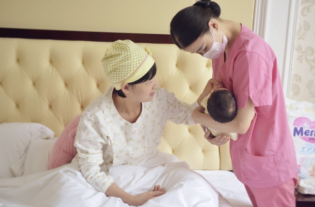 宝宝|最美外婆产房外走红,风头盖过宝宝,外婆:别看我,看我孙子