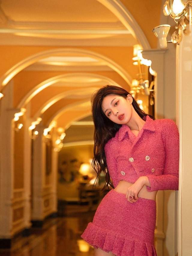 小个子|秋天一定要穿一次“小香风套装”,高级不说还显白,美进骨子里