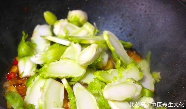  这“宝贝疙瘩”，在国内走红，国外想吃吃不到，2元一斤，正当季