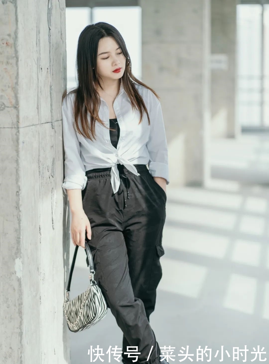 衬衫 + 小黑裤,才是春天的正确打开方式
