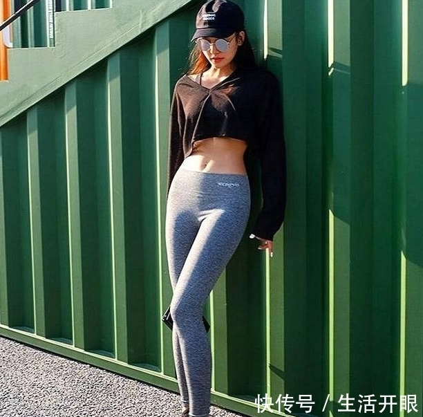 勾勒|私房照:惟妙惟俏小妹妹性感迷人,打底裤勾勒出丰腴性感的身材