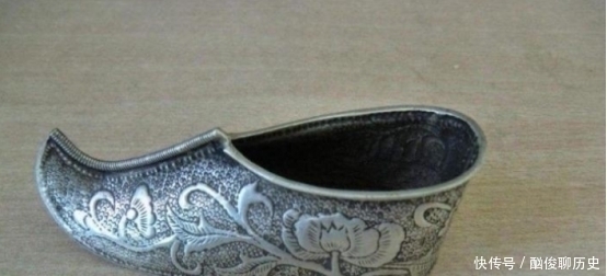 裙底$古人穿的鞋子,为何前头总是翘起来?老祖宗真是太聪明了