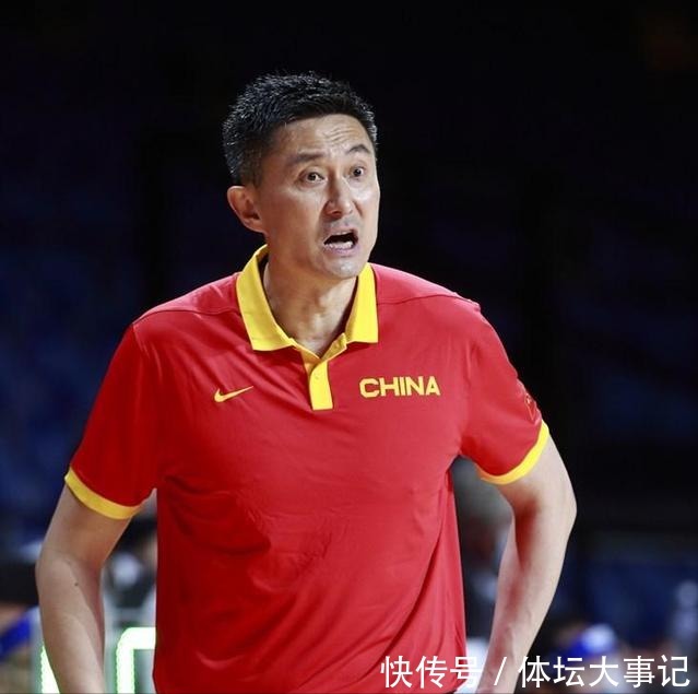 李楠|CBA名帅留任！球队成绩垫底，全力培养19岁儿子，杜锋也没这胆量