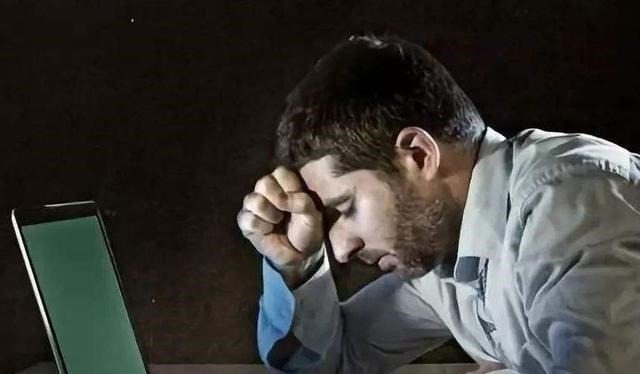 高血压|43岁男子,深夜昏迷,猝死离世,提醒高血压患者,最忌2事