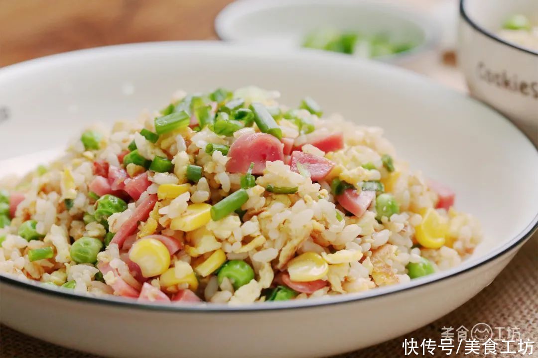 什锦炒饭|炒饭前多加这一步，颗粒分明不粘锅，10分钟就搞定
