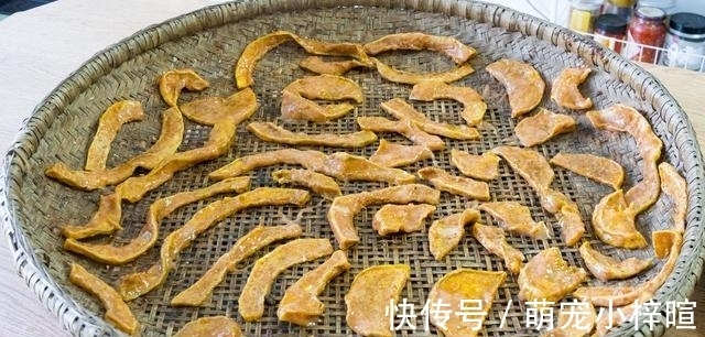 好不好吃|12斤老南瓜制成1斤南瓜干，嚼劲十足，还不怕胖，孩子点名要吃！
